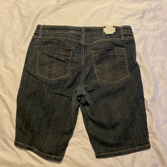 EUC Zane Di denim Jean shorts. Size 13. - Picture 3 of 4